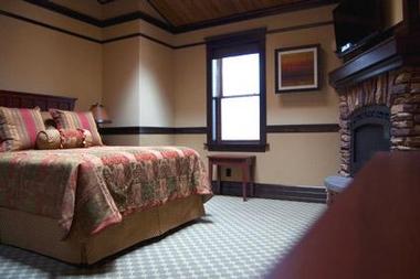 Rooms & Suites