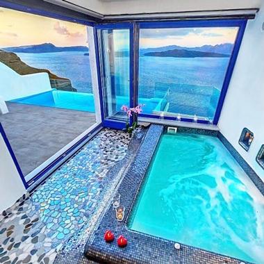25 Best Hotels With a Jacuzzi in the Room