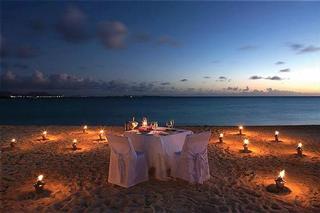 12 Best Beach Dinner Spots for Couples