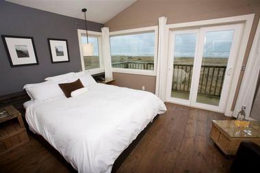 Rooms & Suites