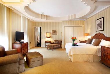 Rooms & Suites