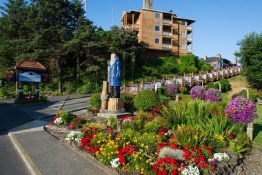 Dining at the Hallmark Resort