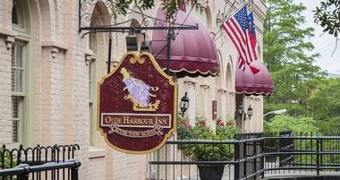 Olde Harbour Inn
