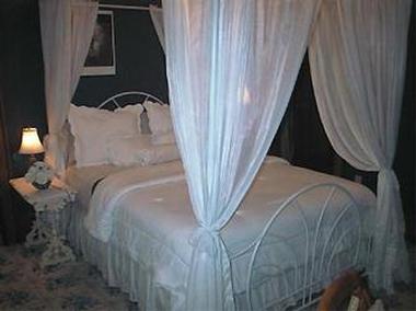 Rooms & Suites