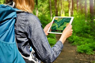 GPS vs Smartphones or Tablet for Geocaching
