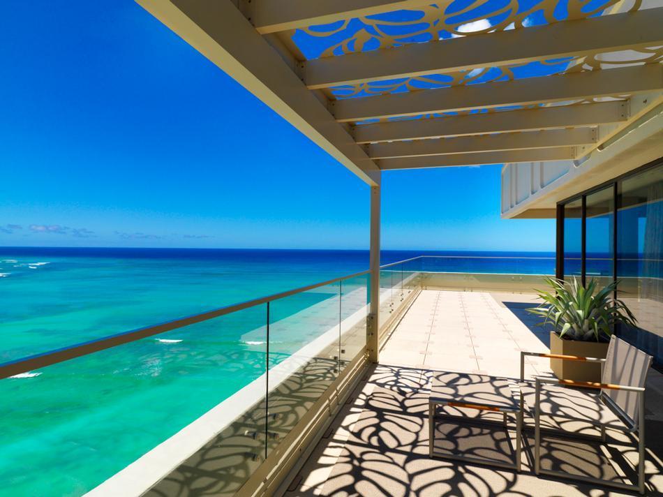 Step Into Timeless Beauty and Beachfront Bliss at Moana Surfrider