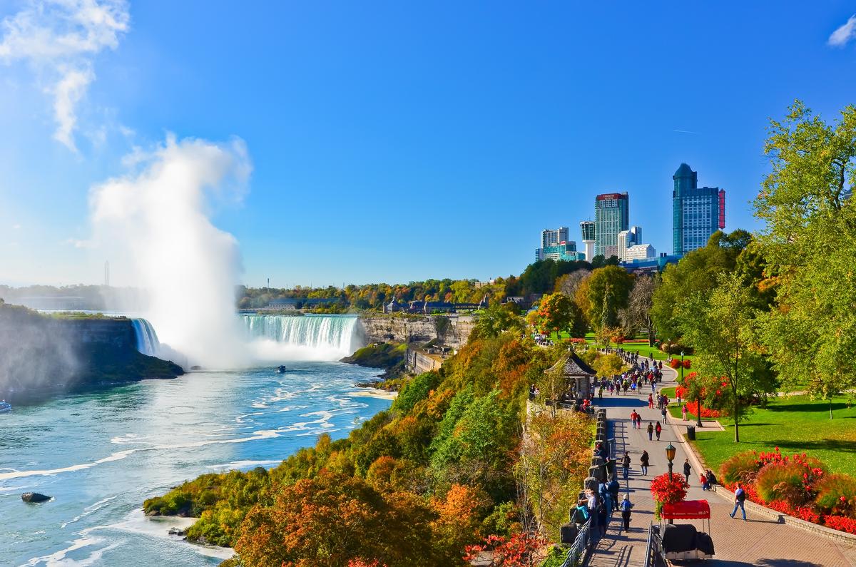 Niagara Falls, New York: Mist & Maple