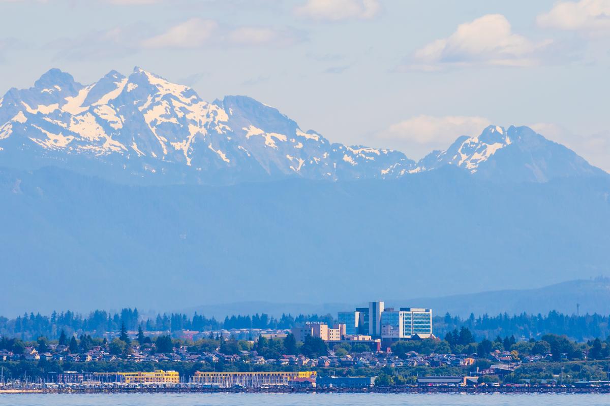 Everett, Washington: Mist, Markets & Mountain Backdrops