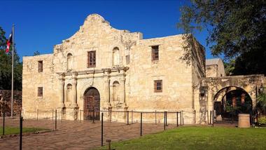 Take the kids on a guided tour of The Alamo | Things to Do in San Antonio with Kids