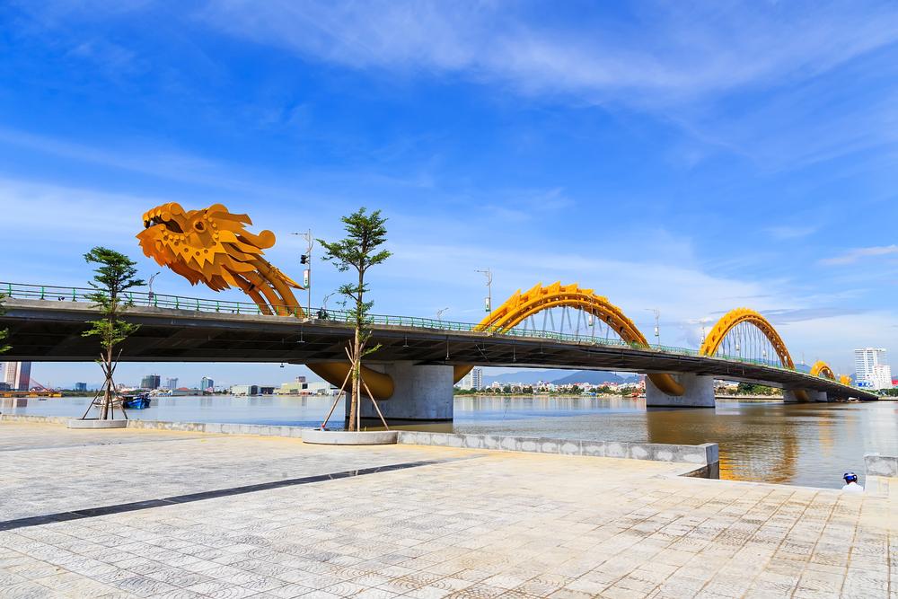 Catch the Fire Show at Da Nang’s Dragon Bridge After Dark