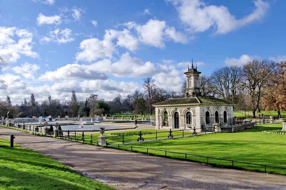 Relax and Stroll Through Hyde Park’s Green Oasis