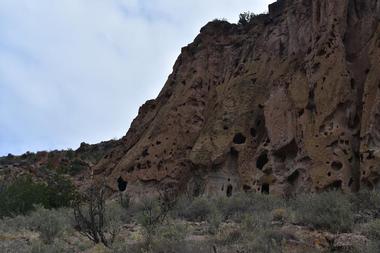 Tour Puye Cliff Dwellings