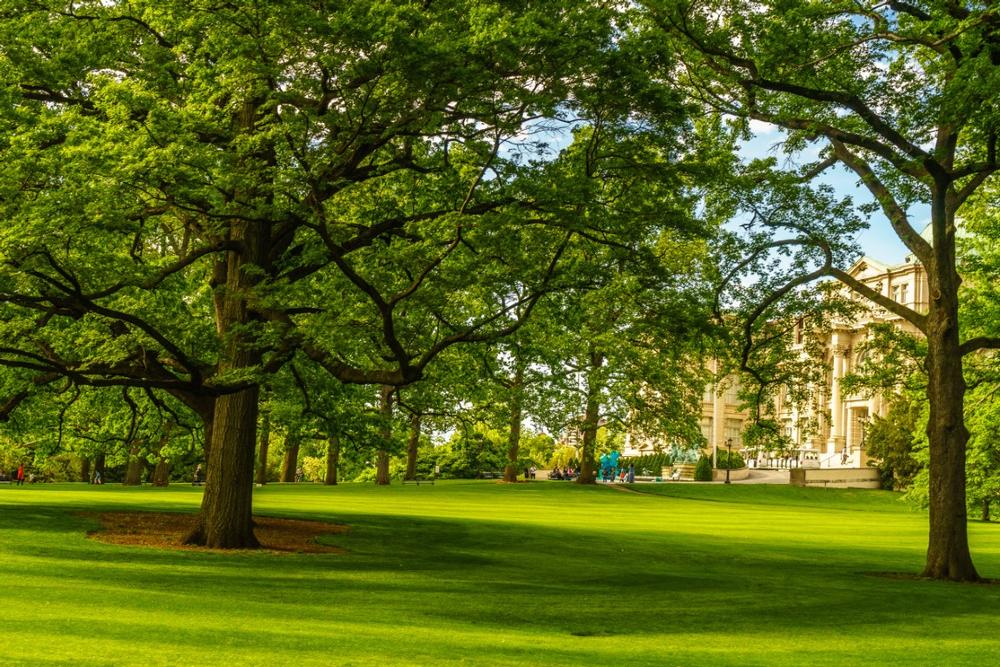 Explore Woodlands, Gardens, and the Zoo at Bronx Park - Use public transit