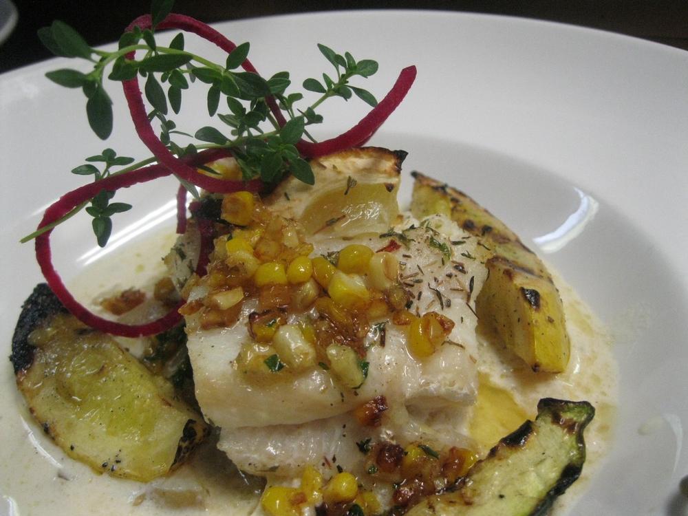 Savor creative seafood dishes and enjoy an exciting night out with friends.
