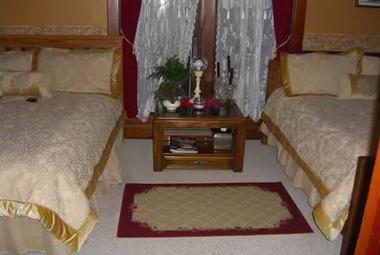 Dining & Amenities