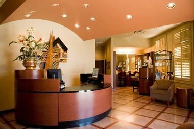 Dining & Amenities