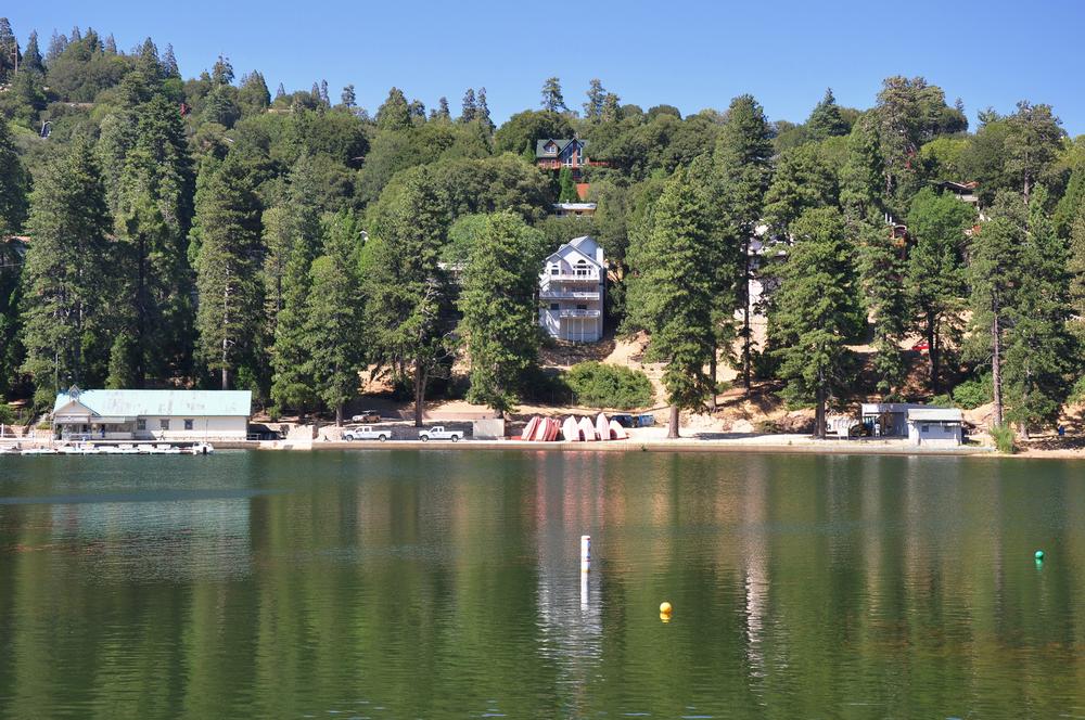 See mountain views and stroll village shops on a relaxing retirement day trip.