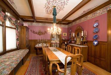 Dining & Amenities