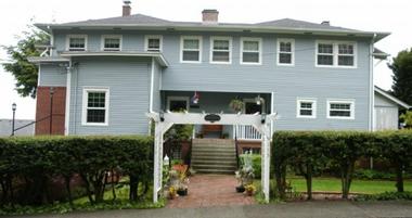 A Harbor View Inn Bed & Breakfast