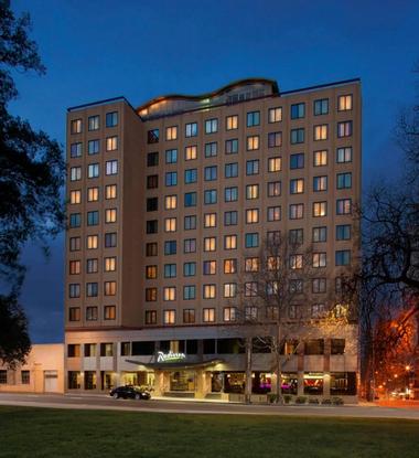 Radisson on Flagstaff Gardens Melbourne