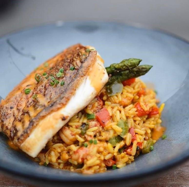 Savor Fresh Catches at Station 6 Seafood & Oyster Bar