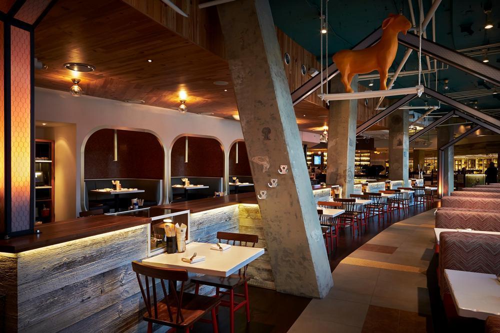 Taste farm-fresh fare and watch river views during an easy spring outing.