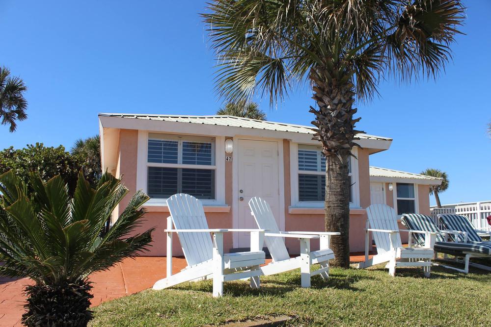 If You’re Craving Cozy and Colorful, Stay at Cabana Colony Cottages