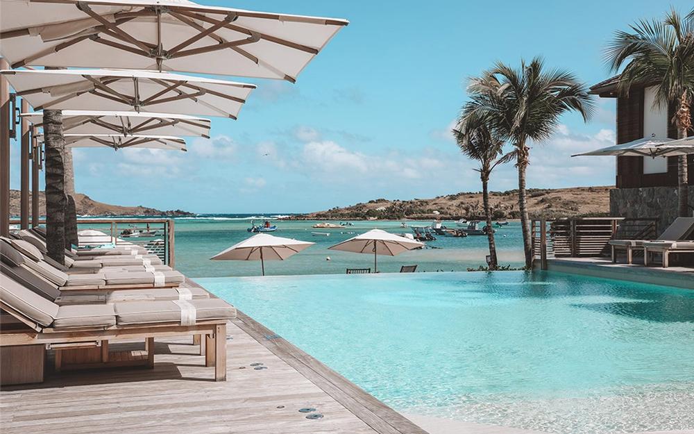 Admire turquoise waters and unwind in style on an exciting summer getaway.