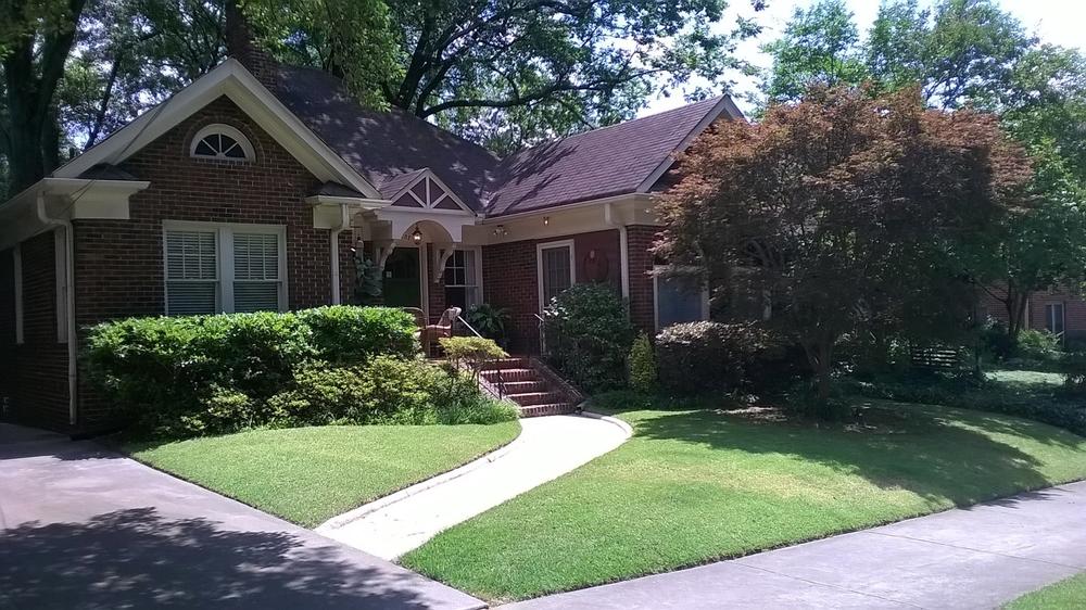 Relax in a Quiet Urban Retreat at Greenwood Bed and Breakfast