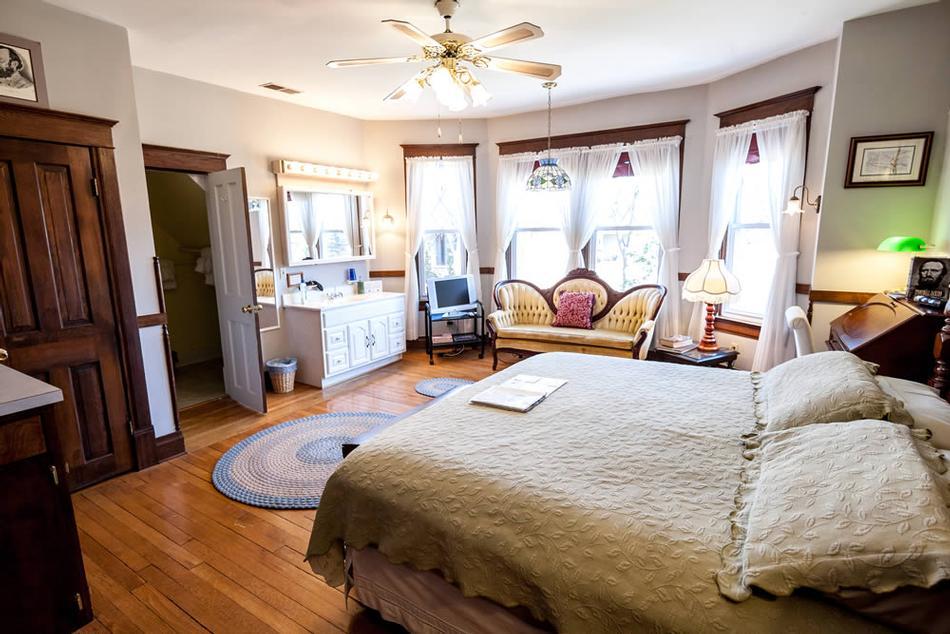 Visit local attractions and relax in comfort on a fun family trip.