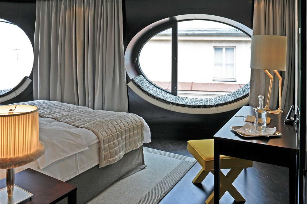 Embrace Modern Glamour at the Dazzling Hotel Topazz