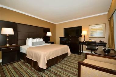 Hotels in Big Sur: Best Western Carmel’s Town House Lodge