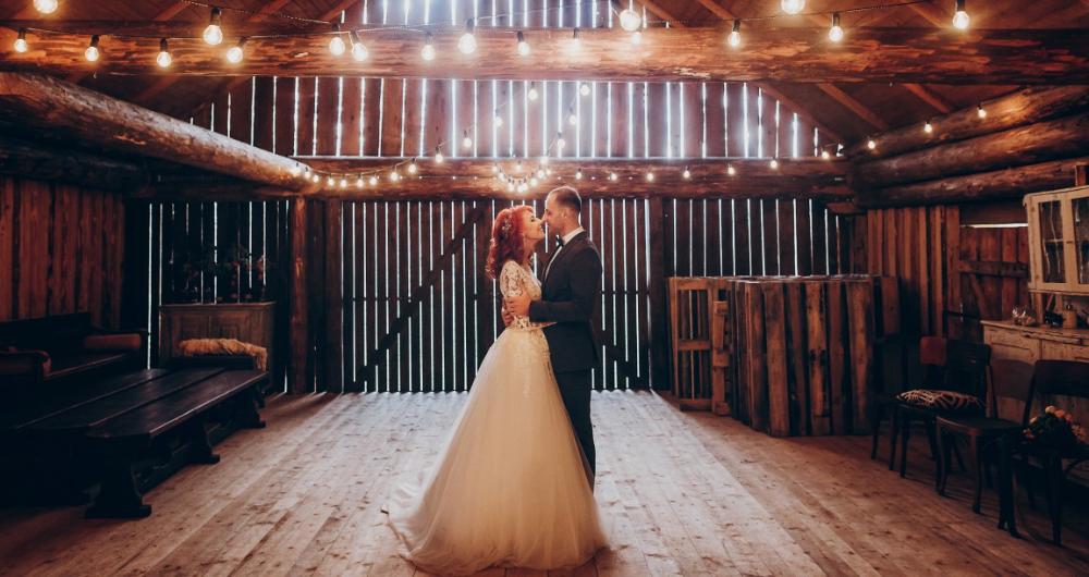 24 Best Illinois Barn Wedding Venues