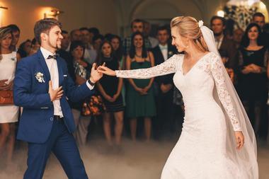 Wedding Venues Near Me: Signatures Restaurant