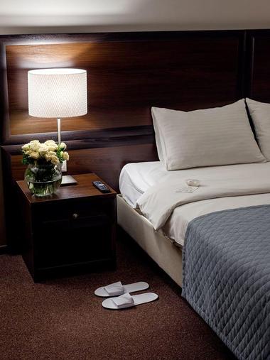 Veliy Otel'