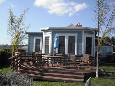 Edgewater Beach Inn & Suites