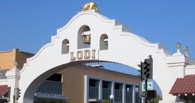 Lodi arch, downtown