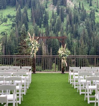 Wedding Venues Near Me: The Snowpine Lodge