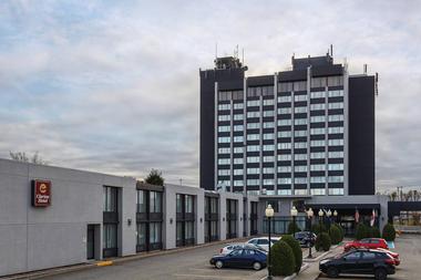 Wedding Venues in Quebec City: Hotel Travelodge Quebec