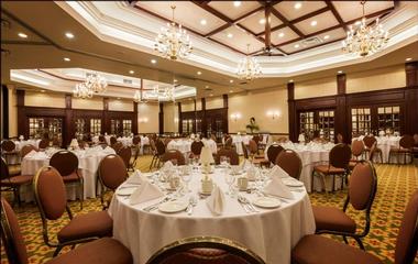 Quebec City Wedding Venues: Hotels Gouverneur Montreal