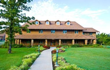 Tulsa Wedding Venues: POSTOAK Lodge & Retreat