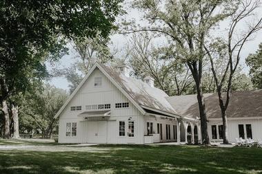 Spain Ranch - Tulsa White Barn Wedding Venue