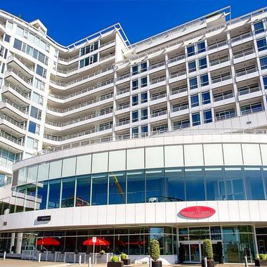 Wedding Venues in Vancouver, BC: Pinnacle Hotel at the Pier