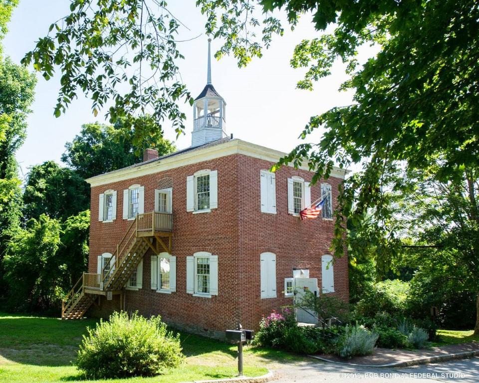 Discover Local Creativity at Maine Art Gallery
