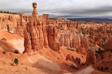 Hat Shop And Pink Cliffs Via Under The Rim Trail