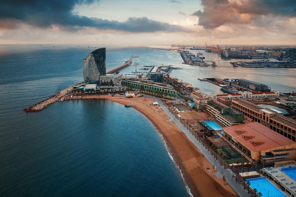 Sant Sebastia - 15 minutes on foot from La Rambla