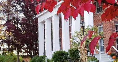 Cromwell Manor Historic Inn Bed and Breakfast