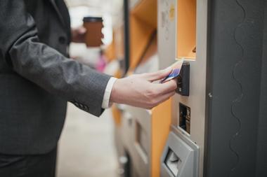Using Credit Cards, US Dollars or Other Currencies in the UK