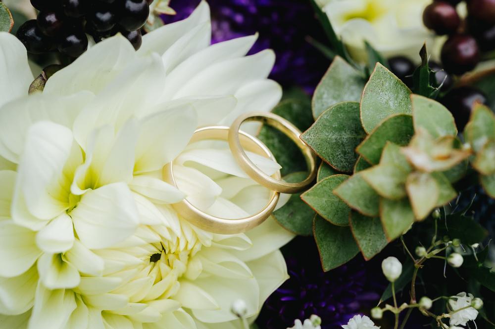 Plan chic, sophisticated weddings with breathtaking views of Narragansett Bay.