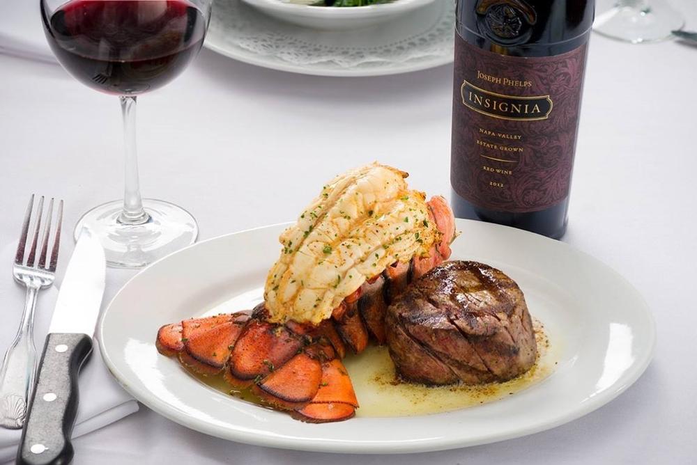 Savor Gulf Coast Flavors at Pat Gallagher’s 527 Restaurant & Bar